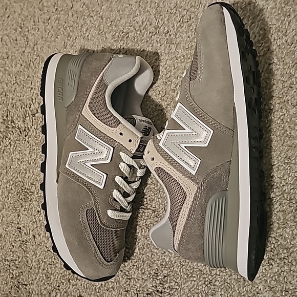 New Balance 574 - Picture 3 of 4